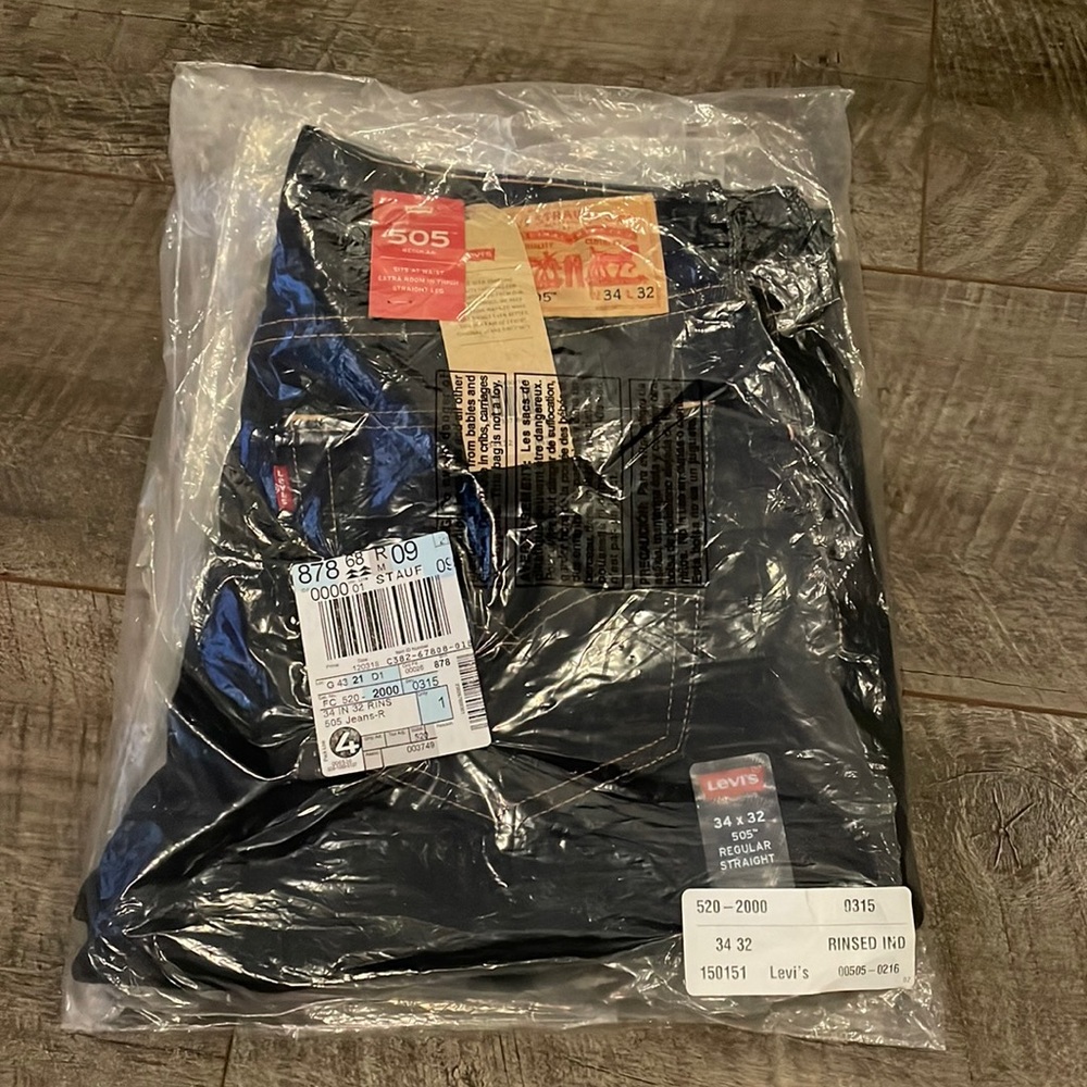 Mens Levi’s 505 straight leg 34x32 jeans